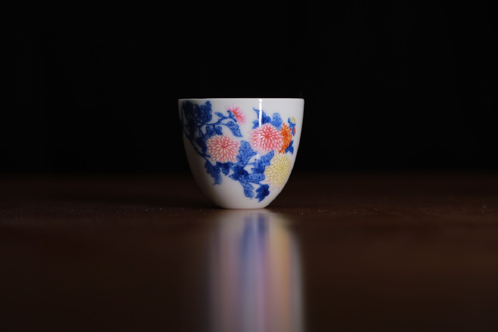 缠枝牡丹荷花卧足缸杯