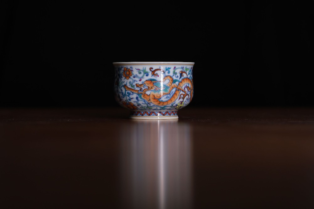 斗彩穿枝双龙炉式杯