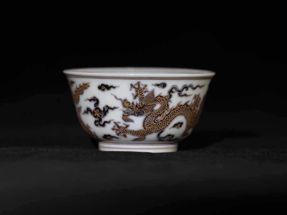 描金穿云火焰龙撇口杯