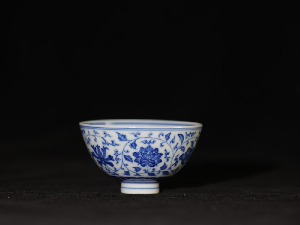 缠枝纹内画龙鸡心杯