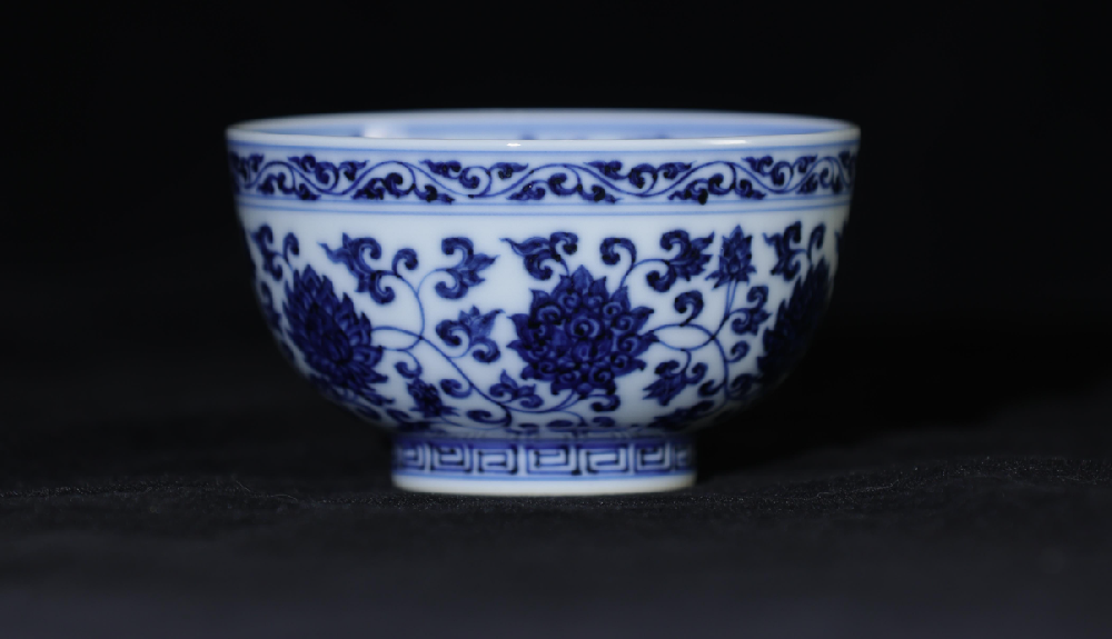仿明外缠枝莲内花卉扩口杯