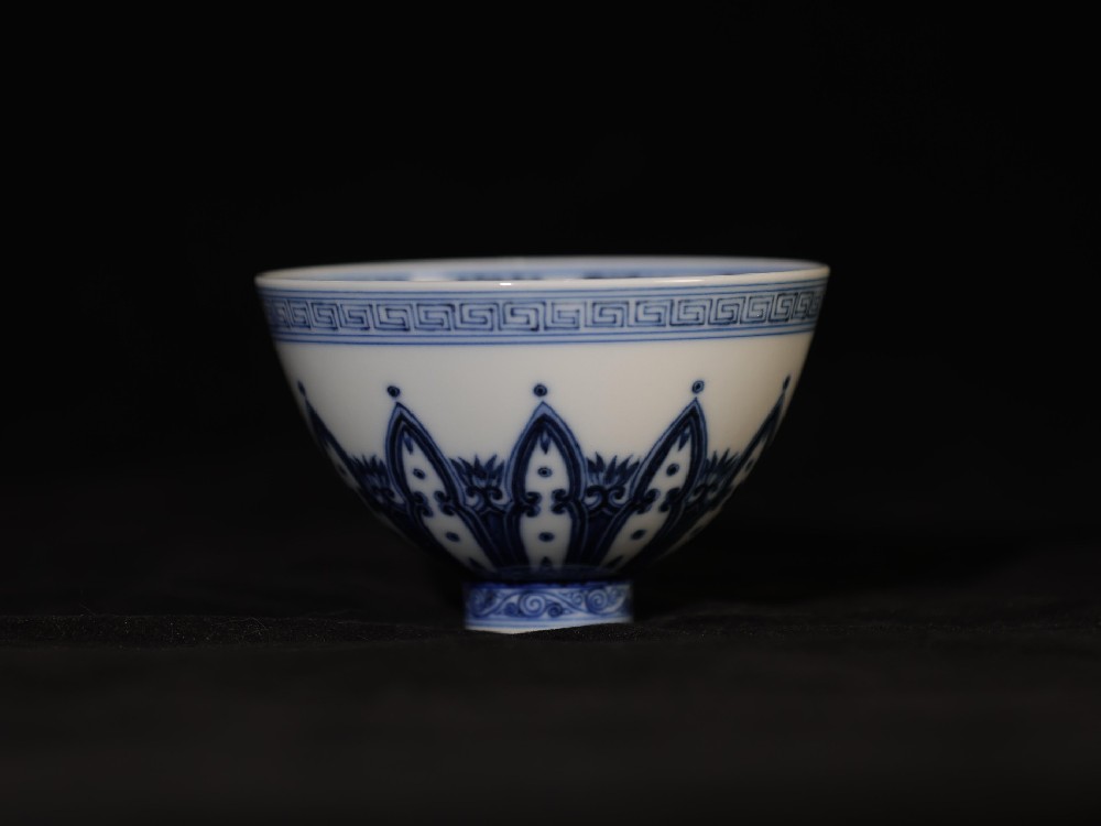 仿明莲瓣内缠枝花卉果鸡心杯