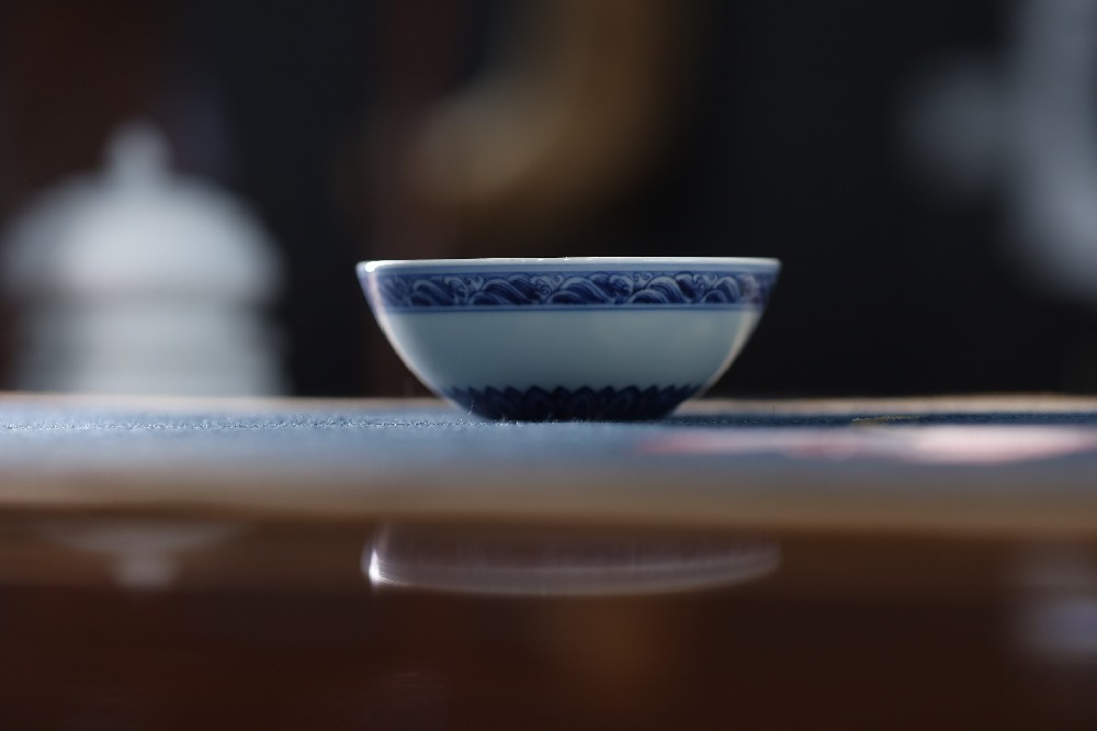 青花鱼藻蟹纹普洱杯