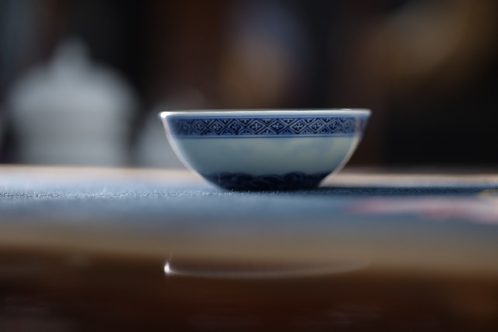 青花麒麟普洱杯