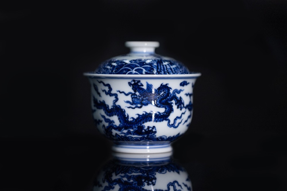 仿明双龙海水纹炉式盖碗