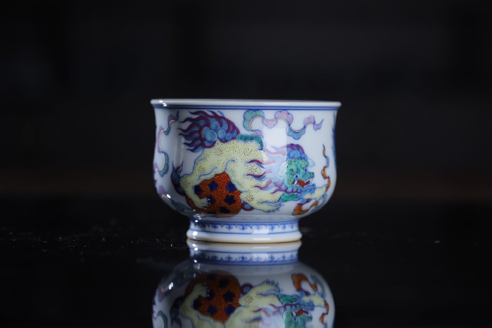 斗彩狮子炉式杯