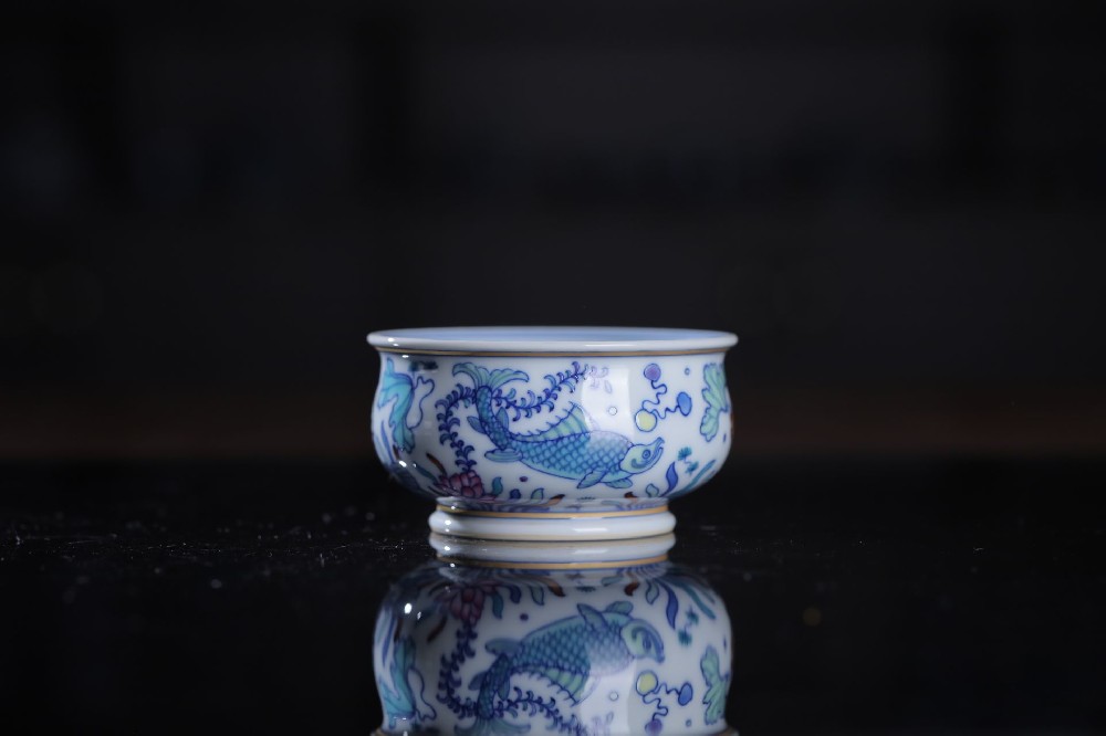 斗彩鱼藻矮炉式杯