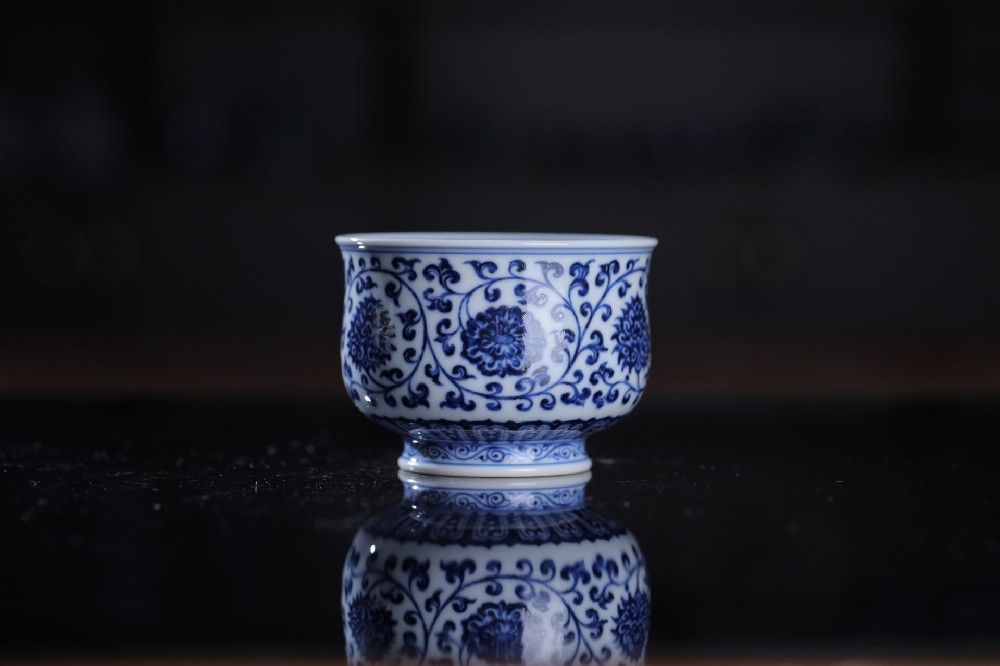 仿明缠枝花卉炉式杯