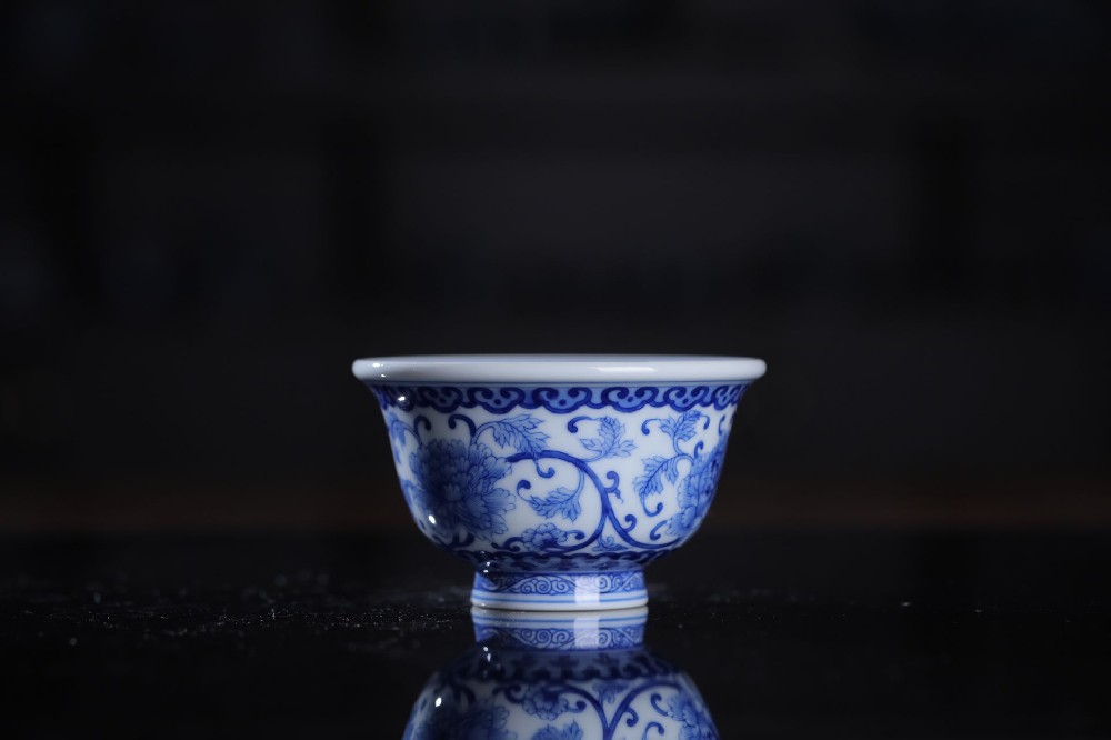 仿清缠枝牡丹压手杯