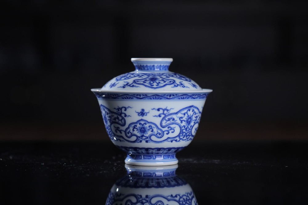 仿清如意缠枝元宝盖碗