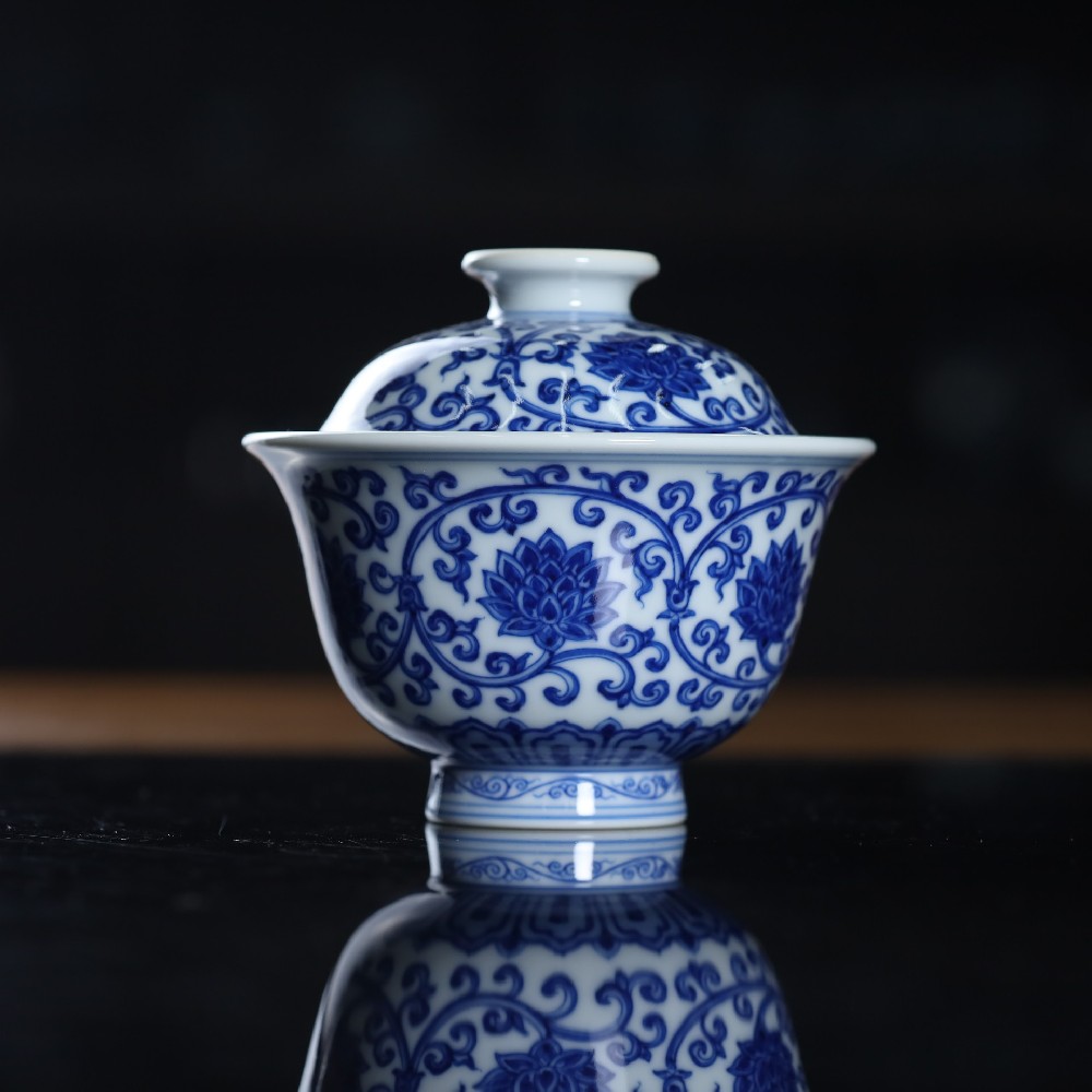 仿清缠枝金刚莲压手盖碗
