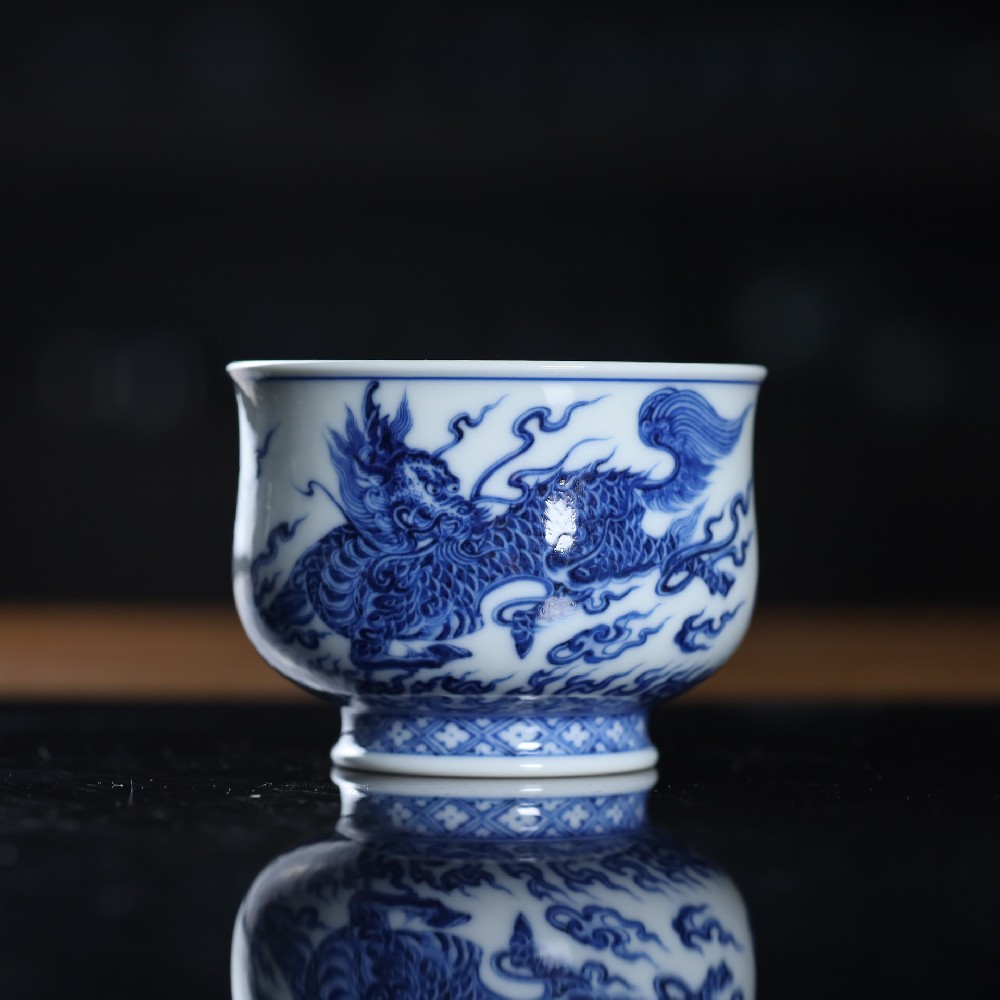 刘建锋青花仿明麒麟炉式杯