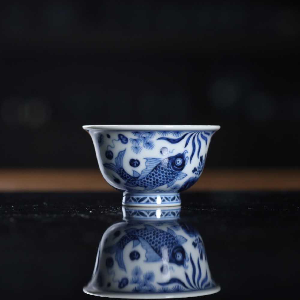 刘建锋青花仿明鱼草小压手杯