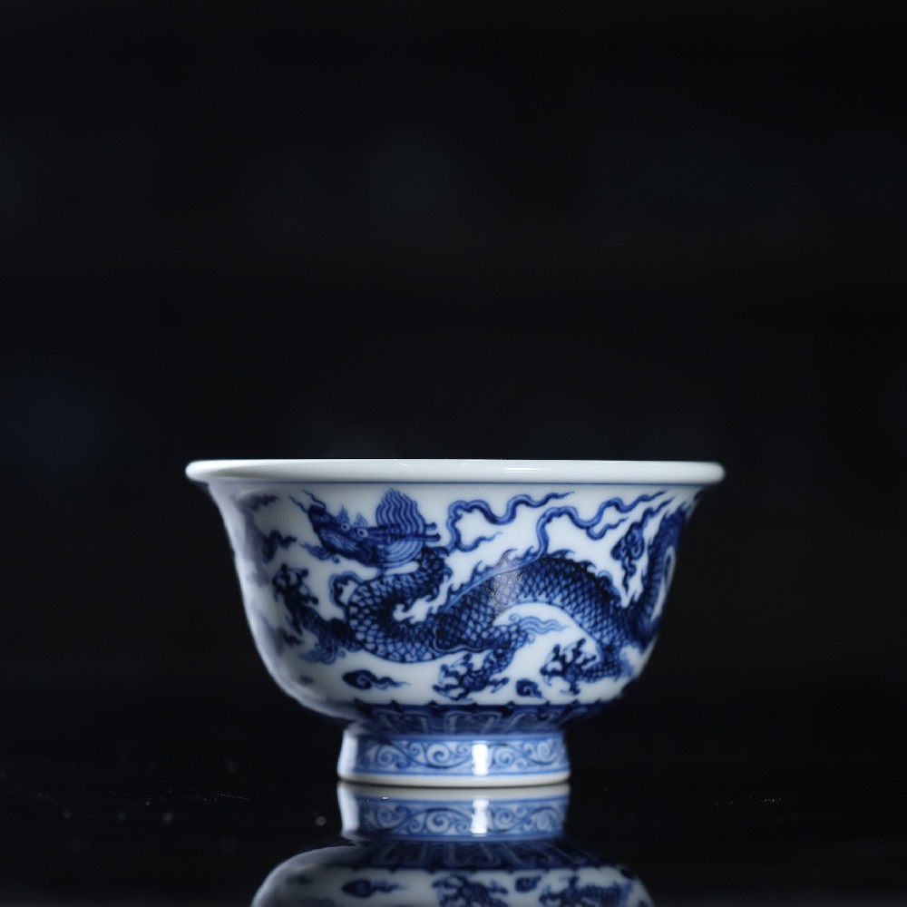 仿明外双龙内缠枝花卉压手杯