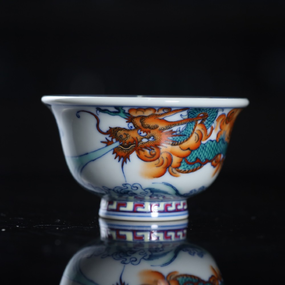 斗彩云龙压手杯