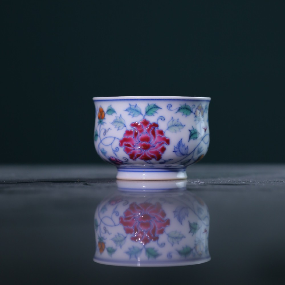 刘建锋窑斗彩缠枝牡丹主人杯