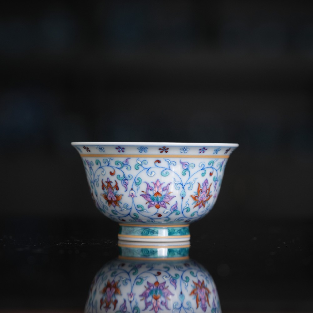 刘建锋窑斗彩缠枝中号压手杯