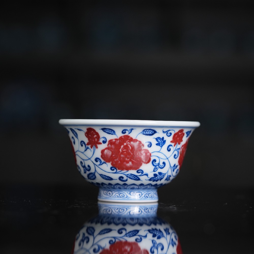 刘建锋窑青花釉里红花卉压手杯