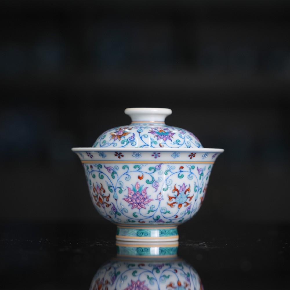 刘建锋窑斗彩缠枝莲中号压手盖碗