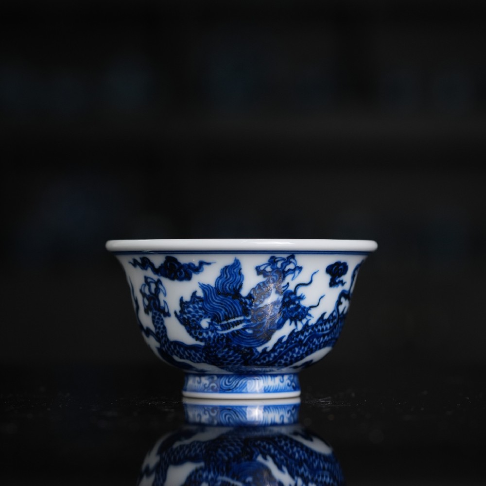刘建锋窑青花仿明内绘龙纹压手杯