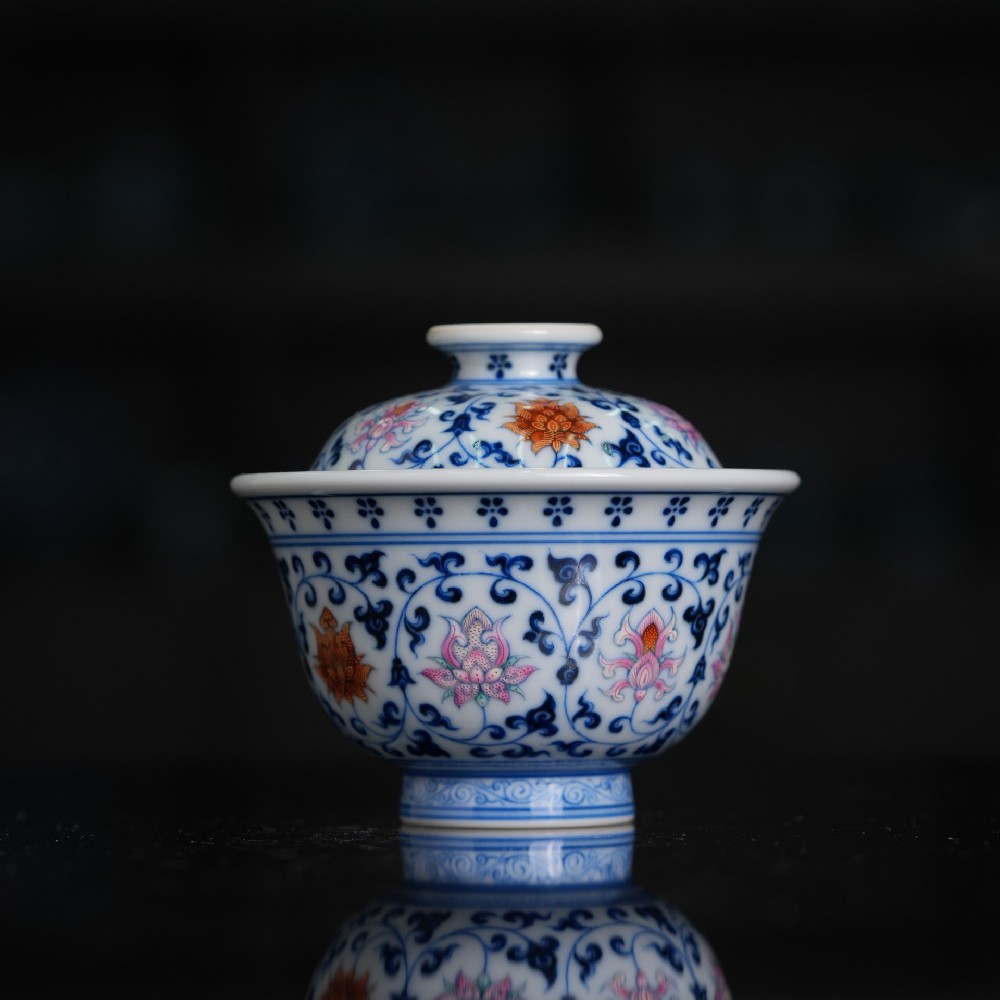 刘建锋窑青花加粉彩缠枝莲双狮盖碗