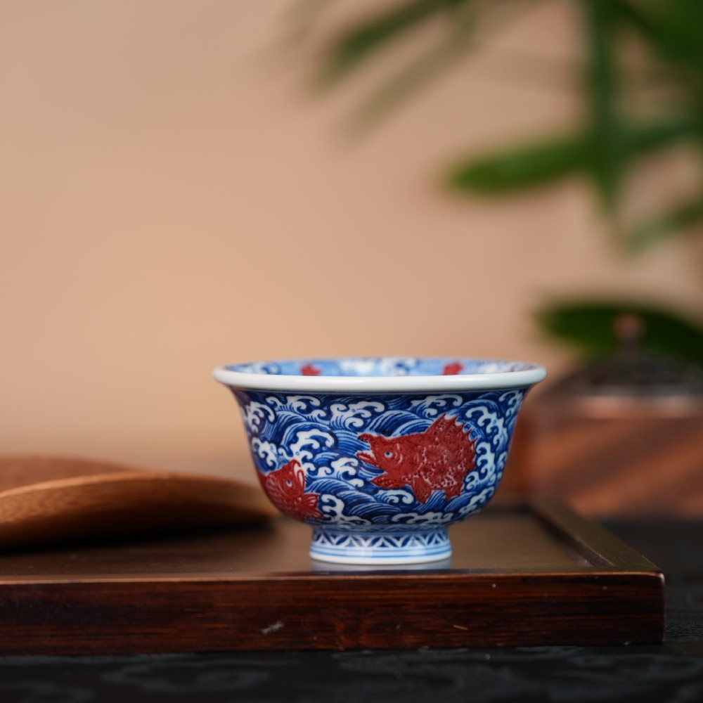 刘建峰窑釉里红鳜鱼压手杯