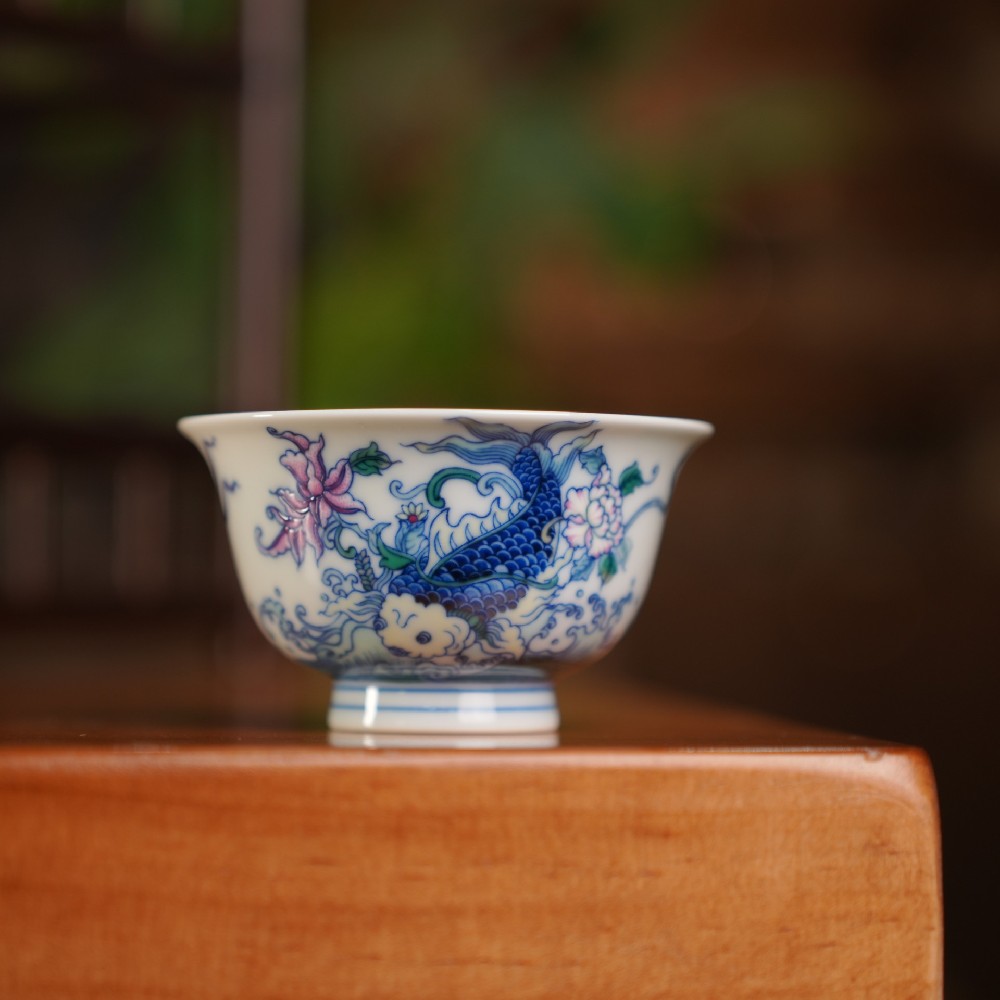 刘建锋窑斗彩锦鲤压手杯