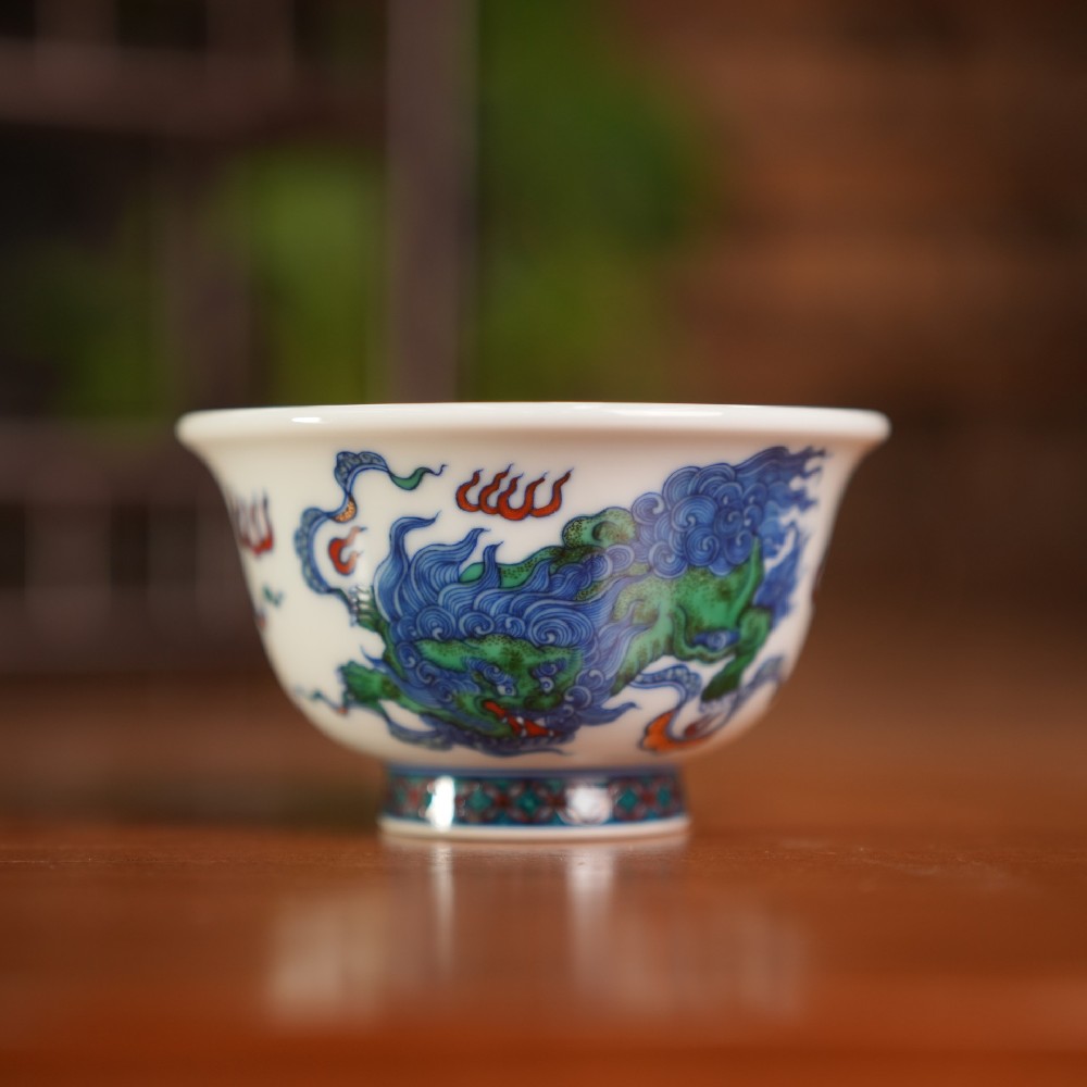 刘建锋窑斗彩如意双狮绣球大压手杯