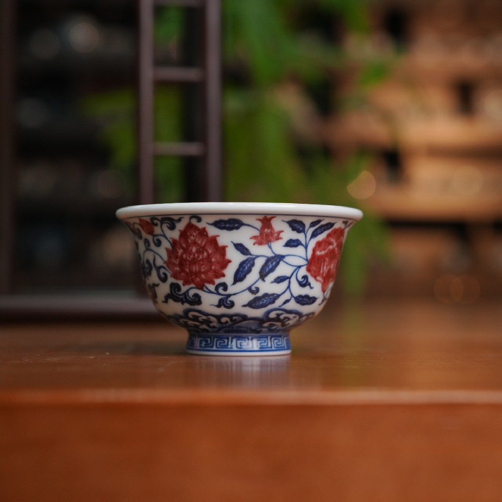 刘建锋窑精工釉里红缠枝花卉压手杯