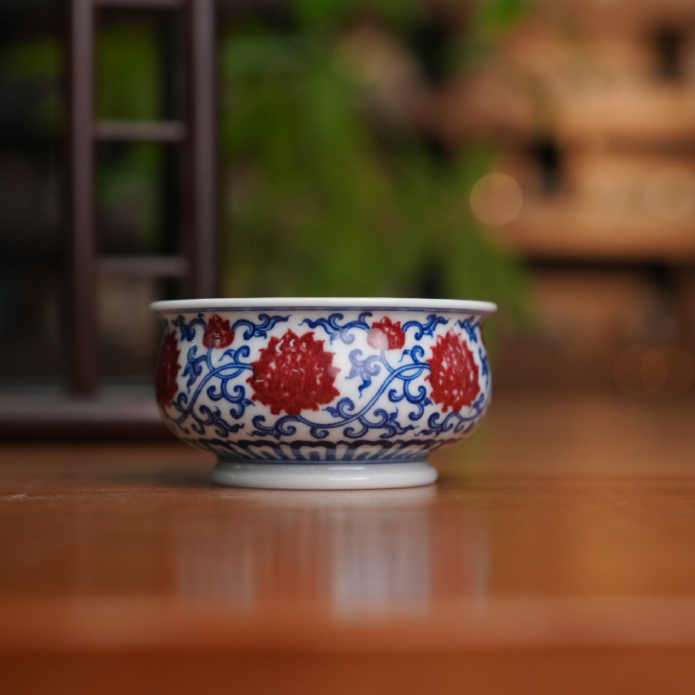 刘建锋窑釉里红缠枝莲花矮炉式杯