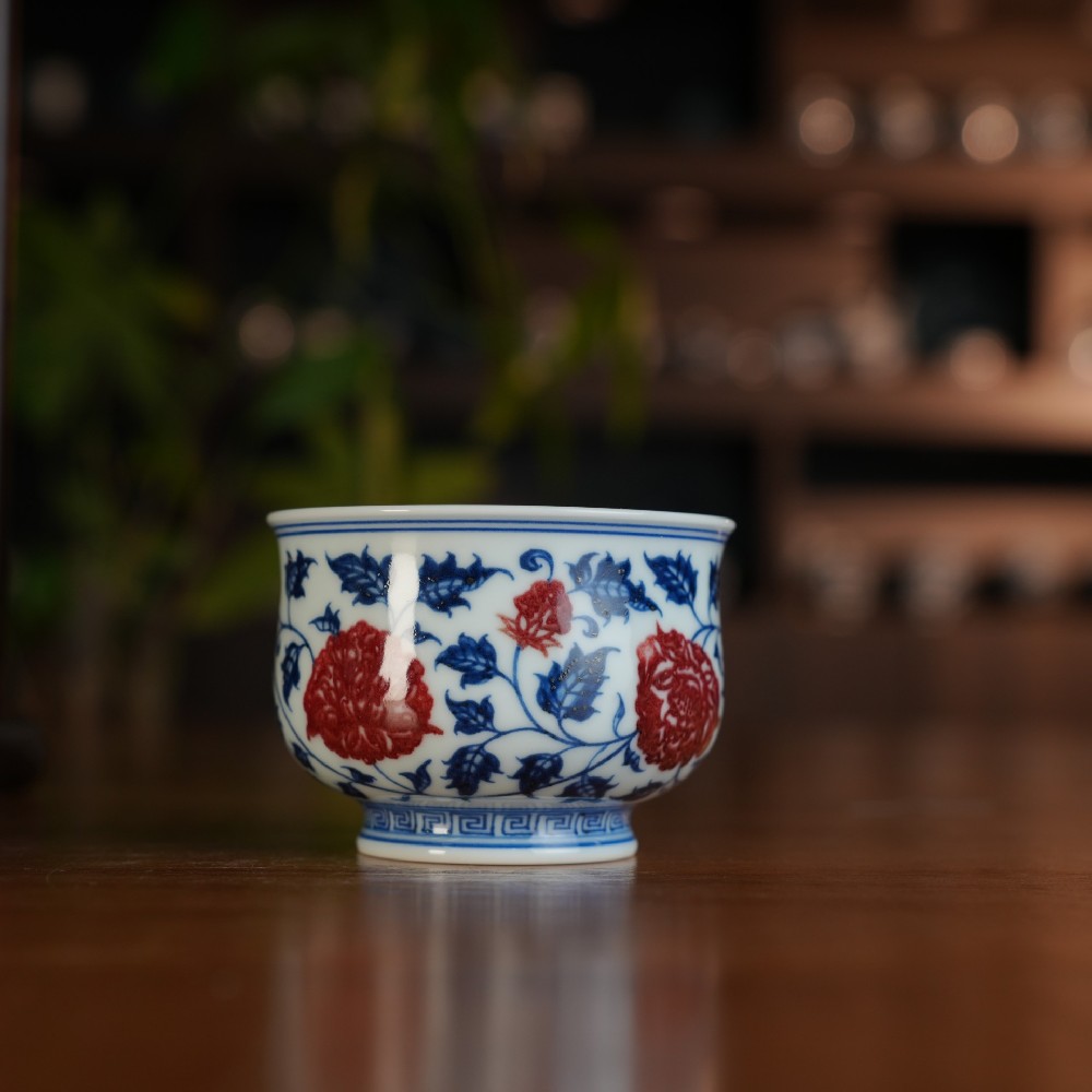 刘建锋窑釉里红缠枝花卉大炉式杯