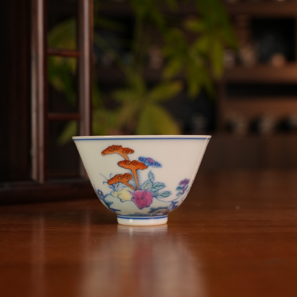 刘建锋窑斗彩灵芝玉兔杯