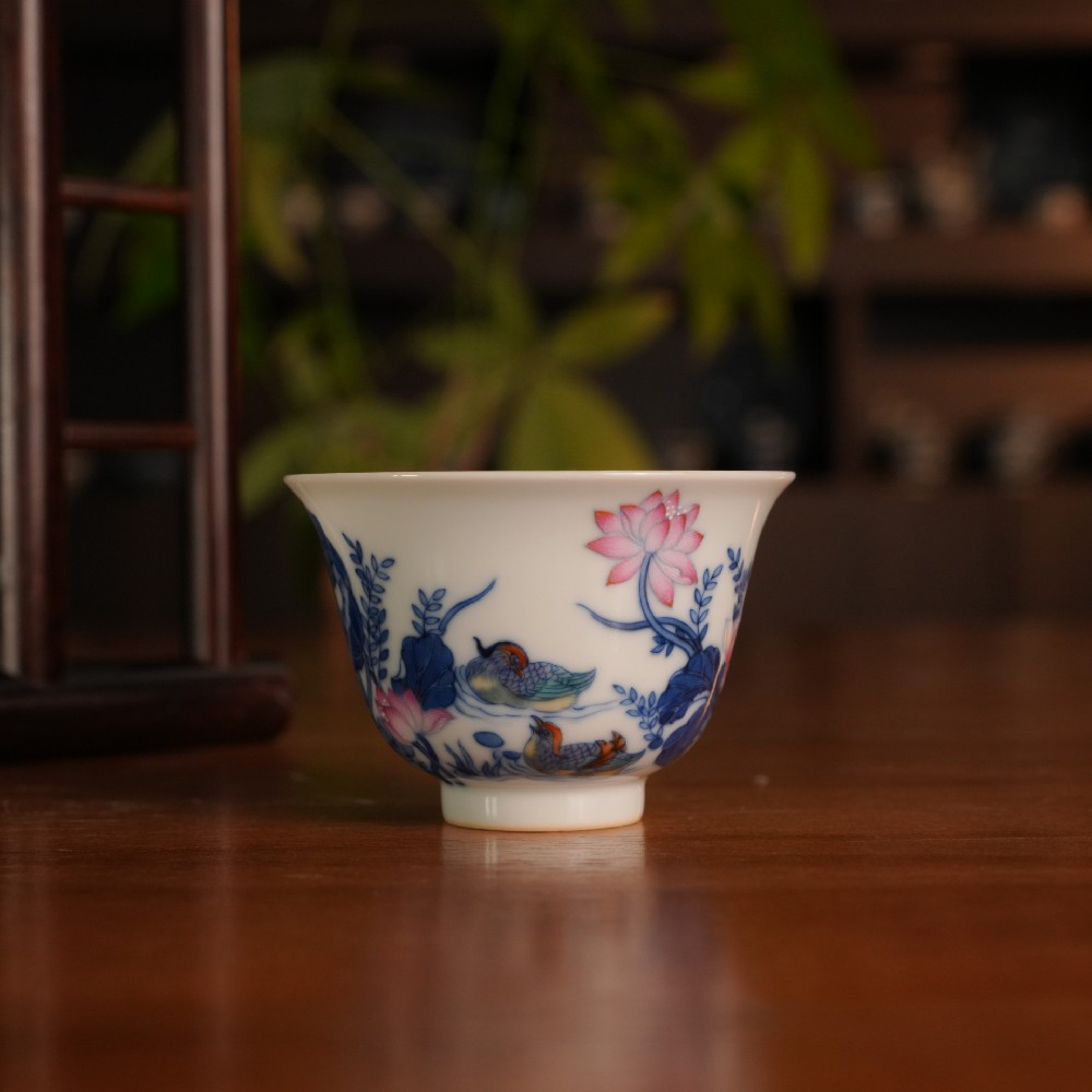 刘建锋窑青花斗彩荷塘鸳鸯杯