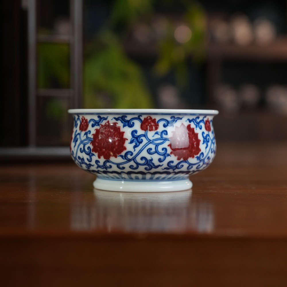 刘建锋窑釉里红缠枝莲花矮炉式杯