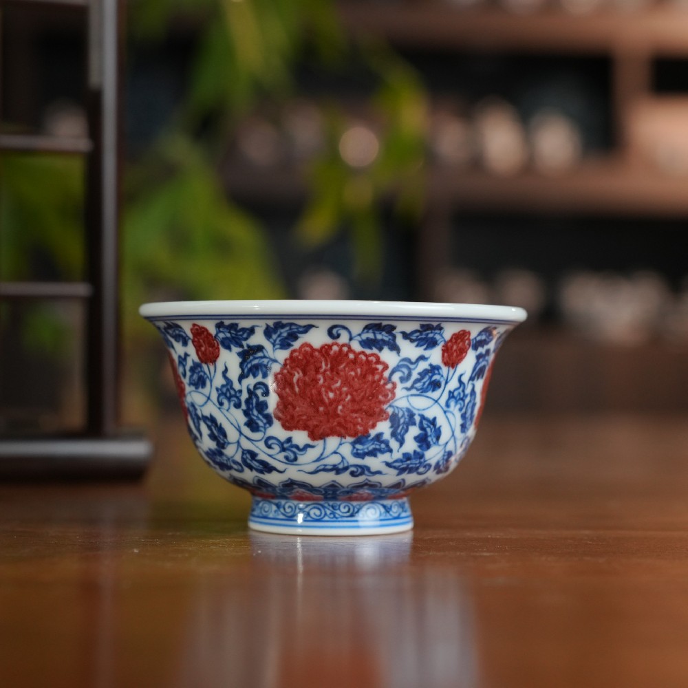 刘建锋窑釉里红缠枝花卉压手杯