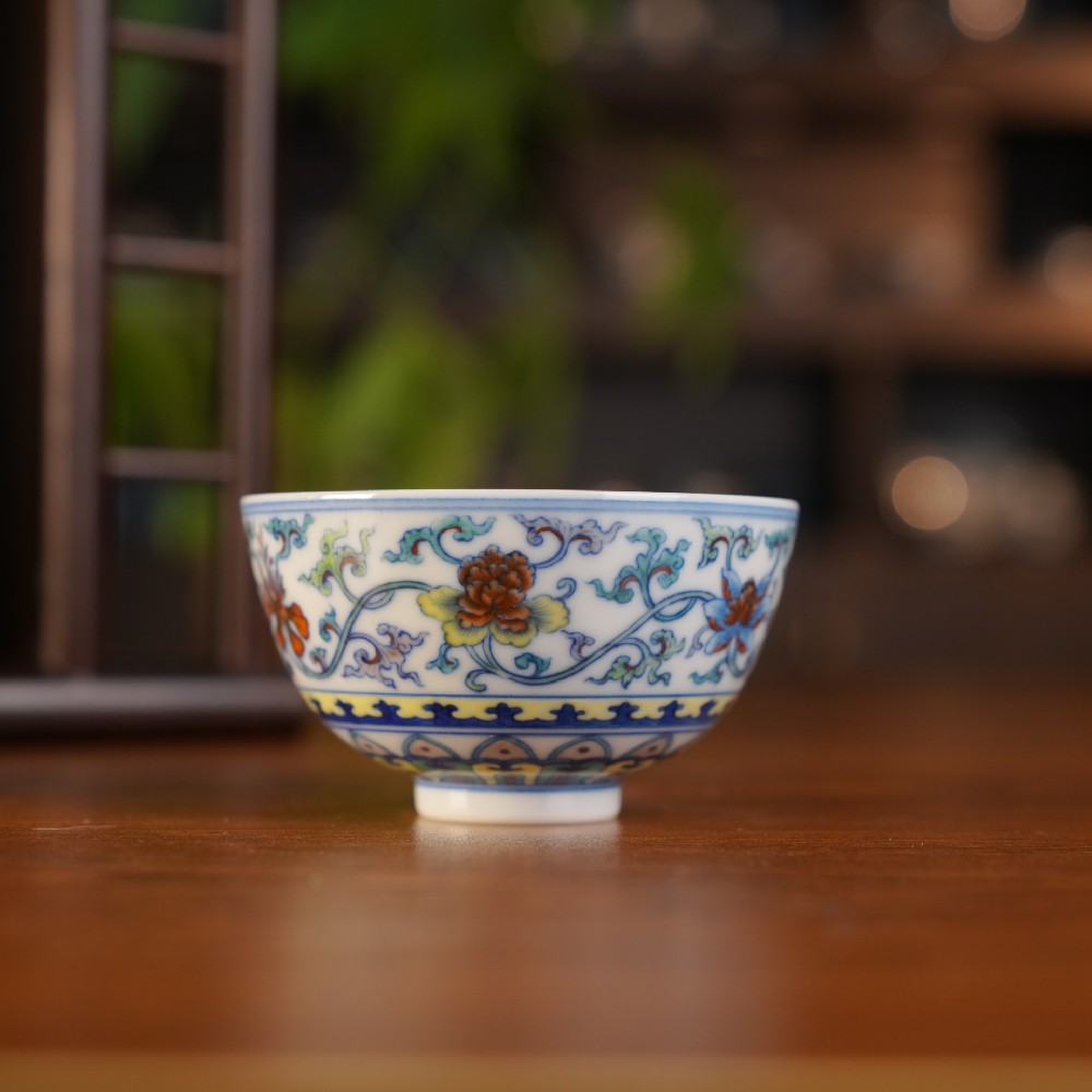 刘建锋窑斗彩缠枝花卉扩口杯