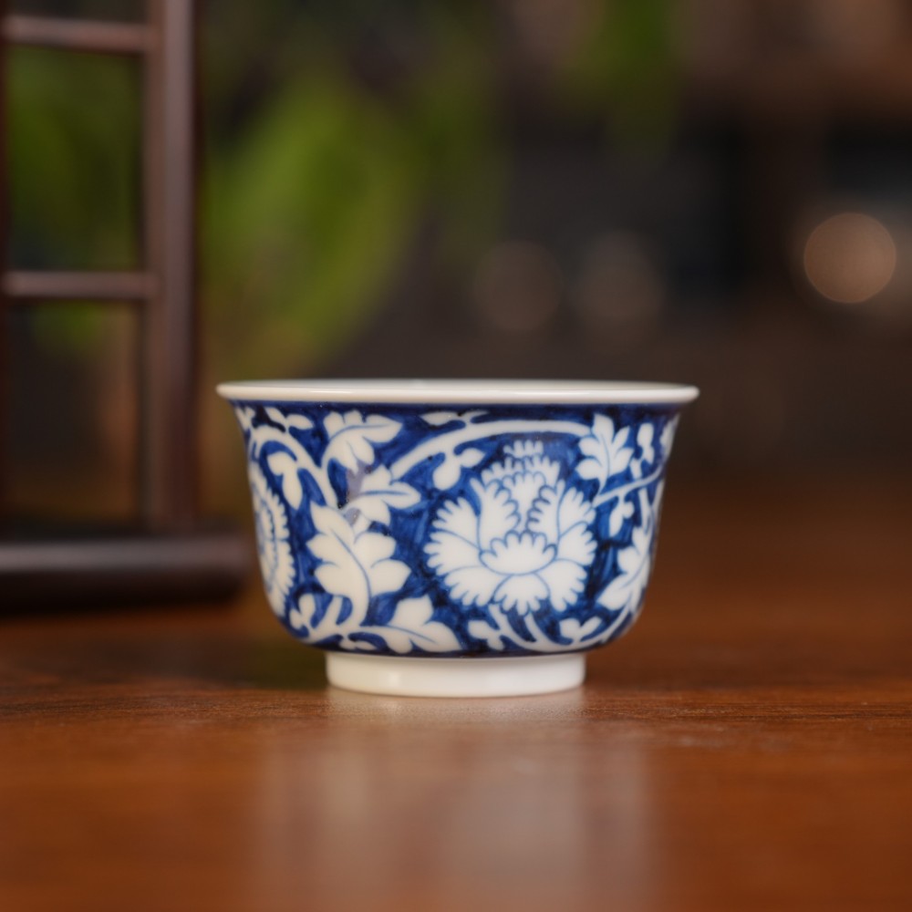 刘建锋窑仿元蓝底白花敦式杯