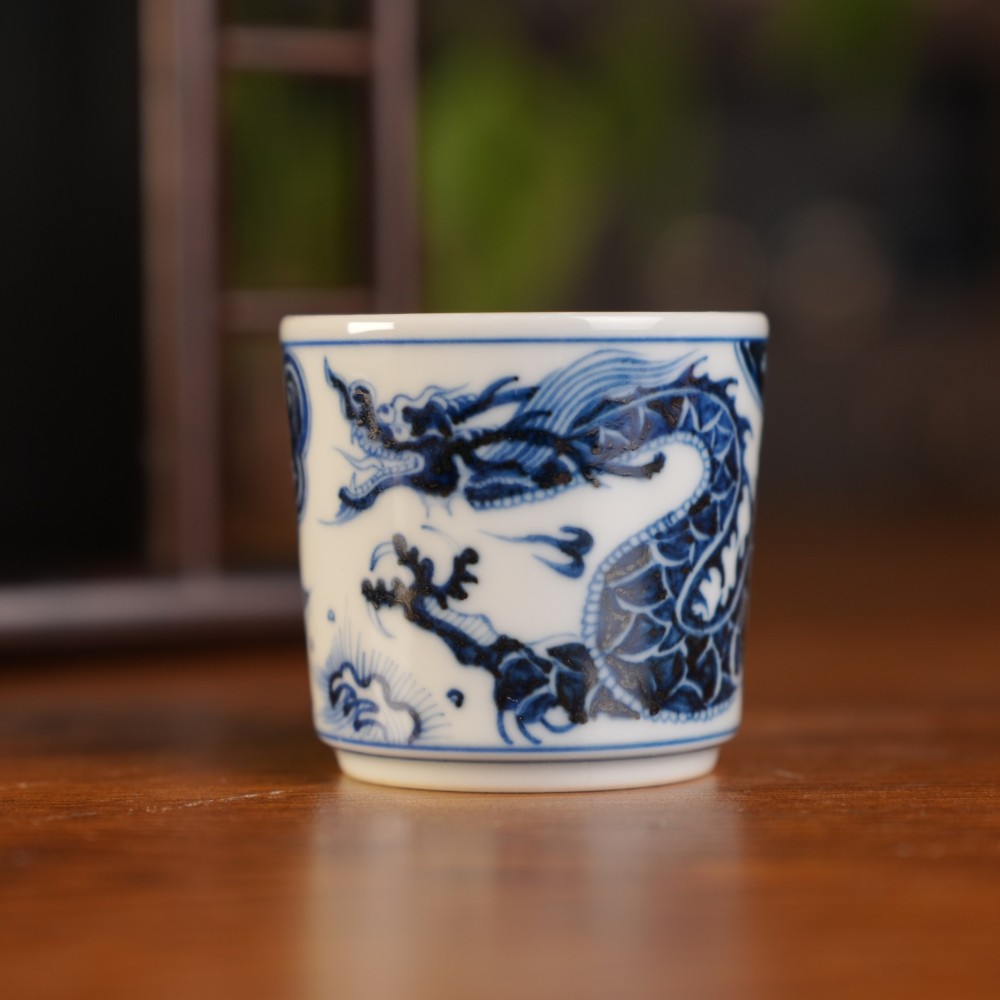 刘建锋窑仿元如意穿花龙小直口杯