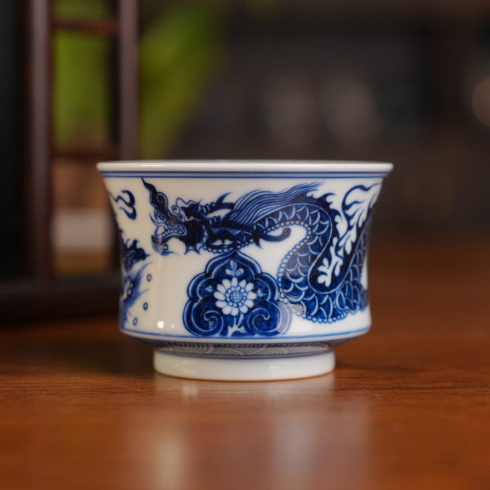 刘建锋窑仿元如意穿花龙束腰杯