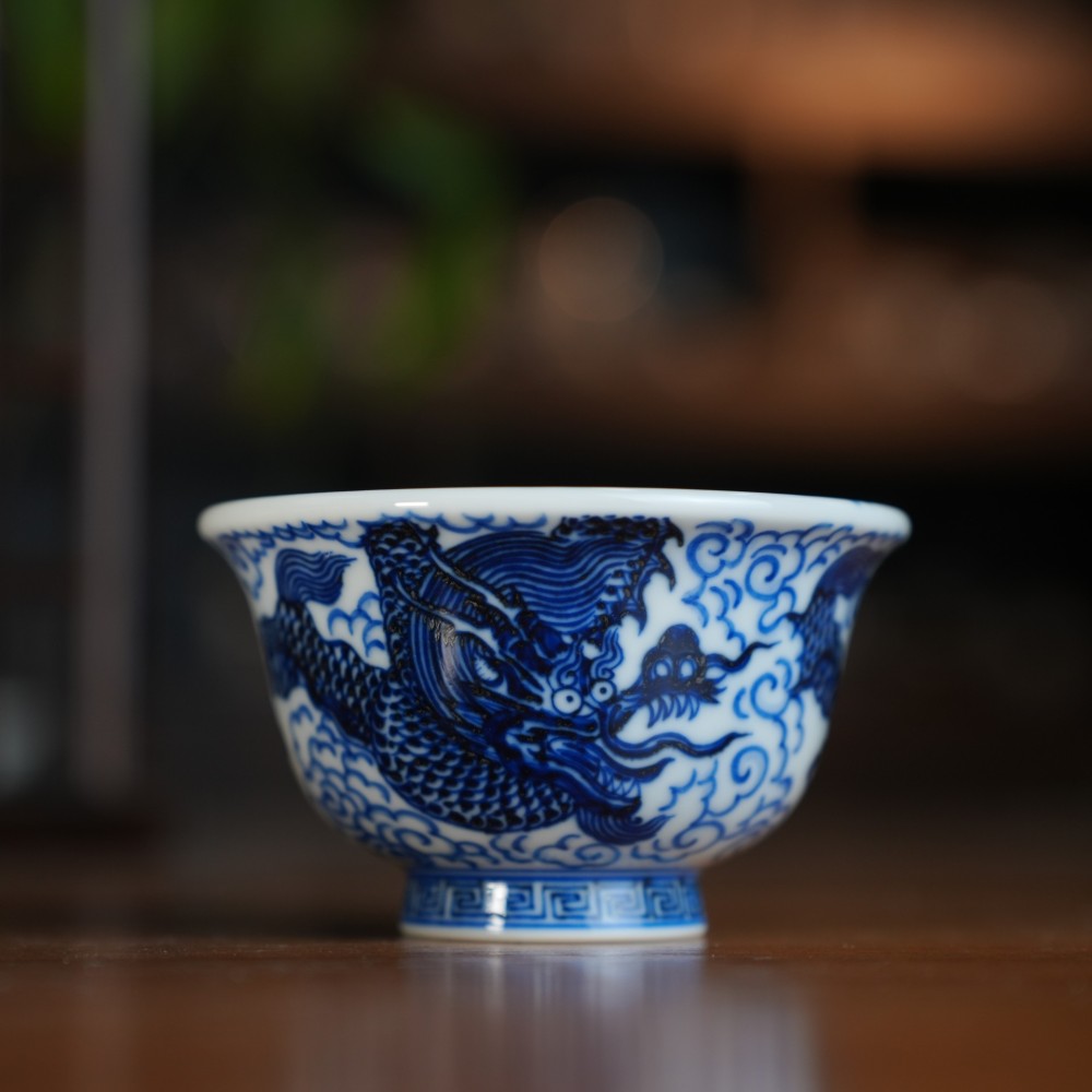 刘建锋窑仿清龙纹内绘火焰压手杯